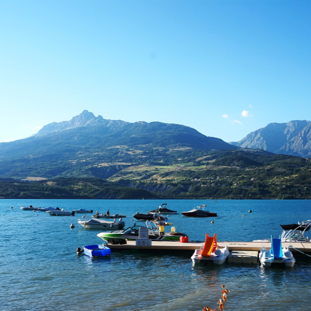 Lago de Serre-Ponçon en los Altos Alpes